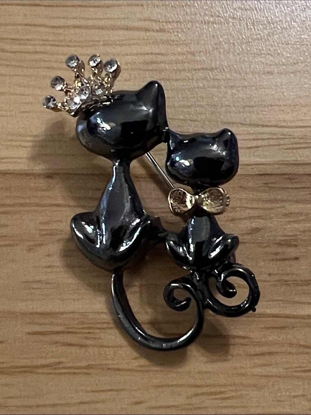 3/$18 Elegant Black Cat Duo Brooch with Gold Accents Lot 7049